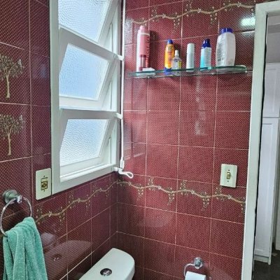 Casa Residencial com 316m², 4 quartos, 2 suítes, 2 garagens, no bairro Estreito em Florianópolis