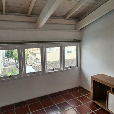 Casa Residencial com 316m², 4 quartos, 2 suítes, 2 garagens, no bairro Estreito em Florianópolis