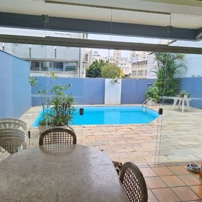 Casa Residencial com 316m², 4 quartos, 2 suítes, 2 garagens, no bairro Estreito em Florianópolis