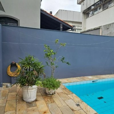 Casa Residencial com 316m², 4 quartos, 2 suítes, 2 garagens, no bairro Estreito em Florianópolis