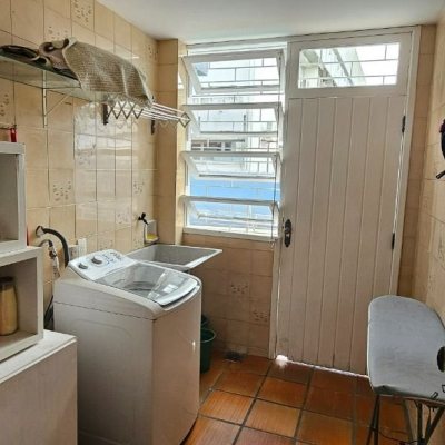 Casa Residencial com 316m², 4 quartos, 2 suítes, 2 garagens, no bairro Estreito em Florianópolis