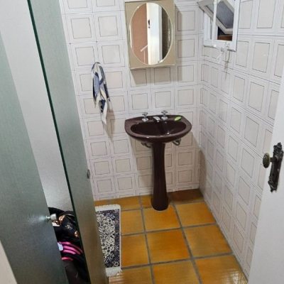 Casa Residencial com 316m², 4 quartos, 2 suítes, 2 garagens, no bairro Estreito em Florianópolis