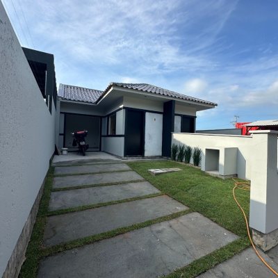 Casa Residencial com 50m², 2 quartos, 2 garagens, no bairro Forquilhas em São José