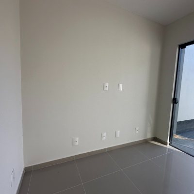 Casa Residencial com 50m², 2 quartos, 2 garagens, no bairro Forquilhas em São José