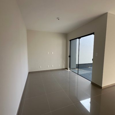 Casa Residencial com 50m², 2 quartos, 2 garagens, no bairro Forquilhas em São José