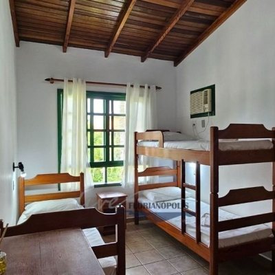 Apartamentos com 61m², 2 quartos, 15 garagens, no bairro Cachoeira Do Bom Jesus em Florianópolis