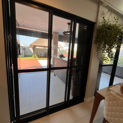 Casa Residencial com 153m², 3 quartos (sendo 1 suíte), 2 garagens, no bairro Pinheira em Palhoça