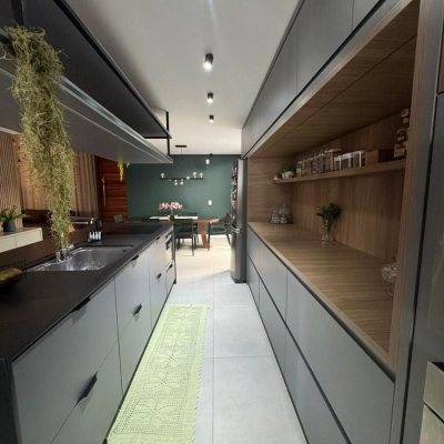 Casa em Condomínio com 183m², 3 quartos, 1 suíte, 2 garagens, no bairro Sertão Do Maruim em São José