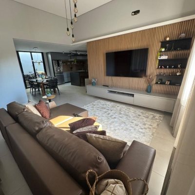 Casa em Condomínio com 183m², 3 quartos, 1 suíte, 2 garagens, no bairro Sertão Do Maruim em São José