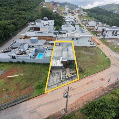 Casa em Condomínio com 183m², 3 quartos, 1 suíte, 2 garagens, no bairro Sertão Do Maruim em São José