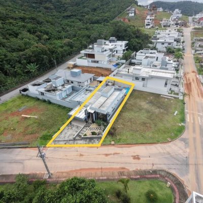 Casa em Condomínio com 183m², 3 quartos, 1 suíte, 2 garagens, no bairro Sertão Do Maruim em São José