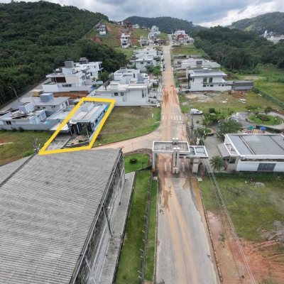 Casa em Condomínio com 183m², 3 quartos, 1 suíte, 2 garagens, no bairro Sertão Do Maruim em São José