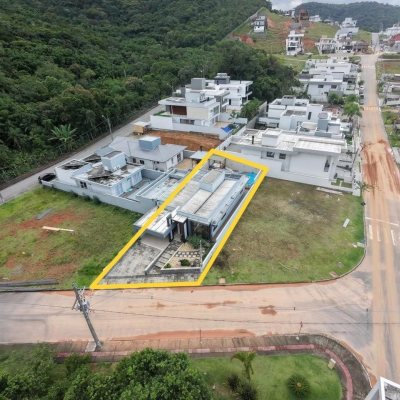 Casa em Condomínio com 183m², 3 quartos, 1 suíte, 2 garagens, no bairro Sertão Do Maruim em São José
