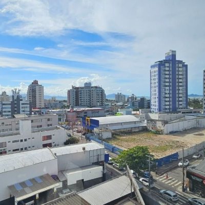 Apartamentos com 126m², 3 quartos, 3 suítes, 2 garagens, no bairro Estreito em Florianópolis