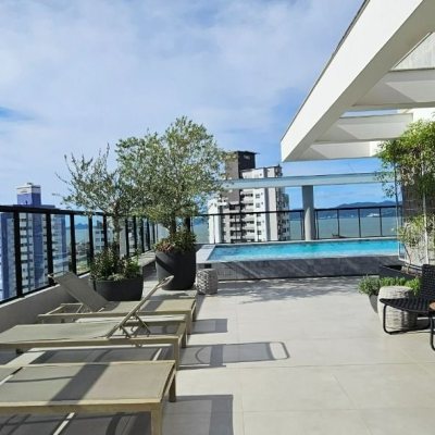 Apartamentos com 126m², 3 quartos, 3 suítes, 2 garagens, no bairro Estreito em Florianópolis