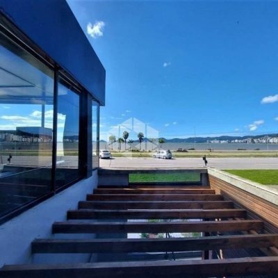 Galpão/Loja com 700m², no bairro Estreito em Florianópolis