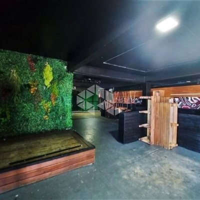Galpão/Loja com 700m², no bairro Estreito em Florianópolis