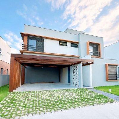 Casa em Condomínio com 239m², 3 quartos, 1 suíte, 2 garagens, no bairro Campeche em Florianópolis