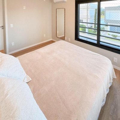 Casa em Condomínio com 239m², 3 quartos, 1 suíte, 2 garagens, no bairro Campeche em Florianópolis