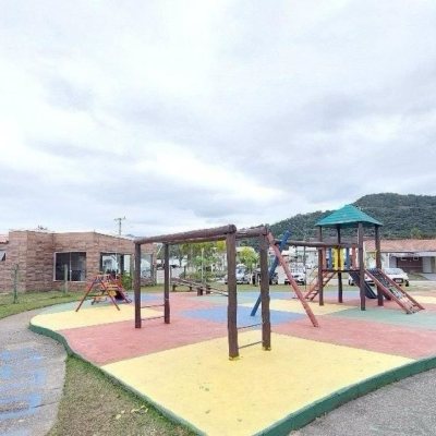 Casa em Condomínio com 45m², 2 quartos, 1 suíte, 1 garagem, no bairro Bela Vista em Palhoça