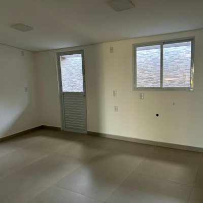 Casa em Condomínio com 45m², 2 quartos, 1 suíte, 1 garagem, no bairro Bela Vista em Palhoça