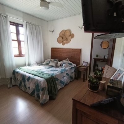 Casa Residencial com 90m², 3 quartos, 1 suíte, 2 garagens, no bairro Universitário em Biguaçu