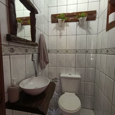 Casa Residencial com 90m², 3 quartos, 1 suíte, 2 garagens, no bairro Universitário em Biguaçu