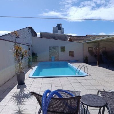 Casa Residencial com 90m², 3 quartos, 1 suíte, 2 garagens, no bairro Universitário em Biguaçu