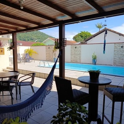 Casa Residencial com 90m², 3 quartos, 1 suíte, 2 garagens, no bairro Universitário em Biguaçu