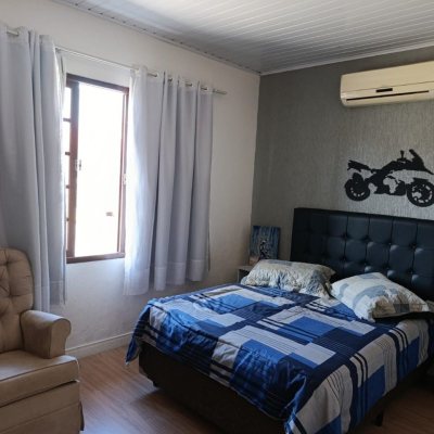 Casa Residencial com 90m², 3 quartos, 1 suíte, 2 garagens, no bairro Universitário em Biguaçu