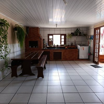 Casa Residencial com 90m², 3 quartos, 1 suíte, 2 garagens, no bairro Universitário em Biguaçu