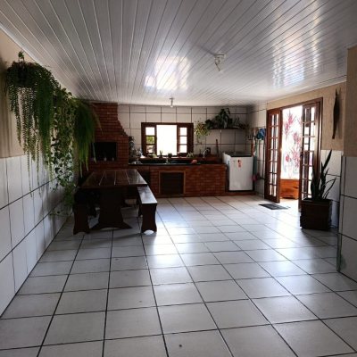 Casa Residencial com 90m², 3 quartos, 1 suíte, 2 garagens, no bairro Universitário em Biguaçu