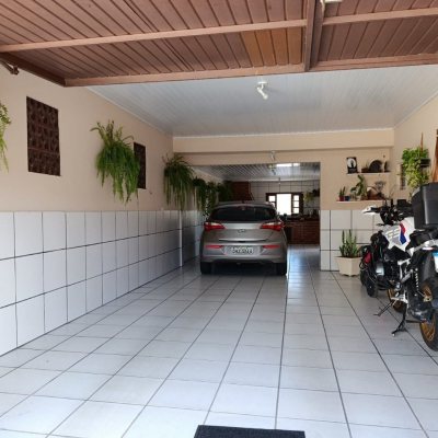 Casa Residencial com 90m², 3 quartos, 1 suíte, 2 garagens, no bairro Universitário em Biguaçu