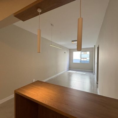 Apartamentos com 97m², 3 quartos, 1 suíte, 1 garagem, no bairro Centro em Florianópolis