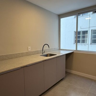 Apartamentos com 97m², 3 quartos, 1 suíte, 1 garagem, no bairro Centro em Florianópolis