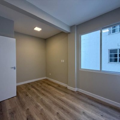 Apartamentos com 97m², 3 quartos, 1 suíte, 1 garagem, no bairro Centro em Florianópolis