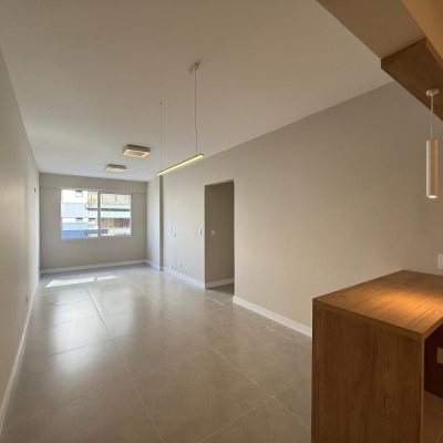 Apartamentos com 97m², 3 quartos, 1 suíte, 1 garagem, no bairro Centro em Florianópolis