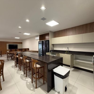 Apartamentos com 97m², 3 quartos, 1 suíte, 1 garagem, no bairro Centro em Florianópolis