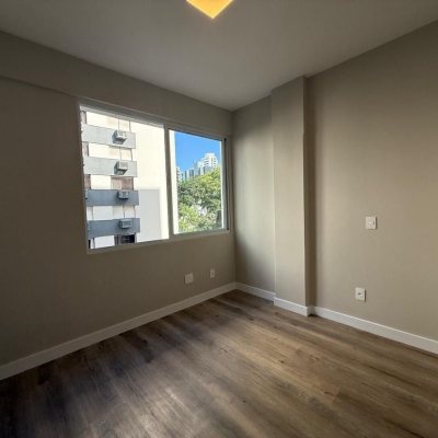 Apartamentos com 97m², 3 quartos, 1 suíte, 1 garagem, no bairro Centro em Florianópolis