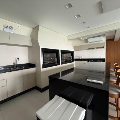 Apartamentos com 97m², 3 quartos, 1 suíte, 1 garagem, no bairro Centro em Florianópolis