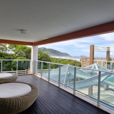 Apartamentos com 165m², 3 quartos (sendo 3 suítes), 2 garagens, no bairro Santinho em Florianópolis