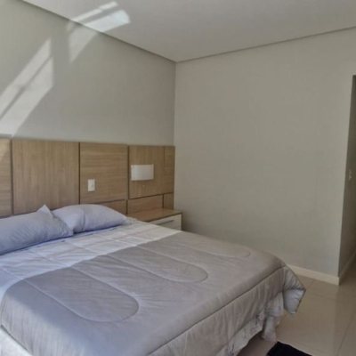 Apartamentos com 165m², 3 quartos (sendo 3 suítes), 2 garagens, no bairro Santinho em Florianópolis