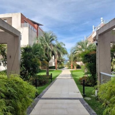 Apartamentos com 165m², 3 quartos (sendo 3 suítes), 2 garagens, no bairro Santinho em Florianópolis