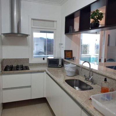 Apartamentos com 83m², 2 quartos (sendo 2 suítes), 1 garagem, no bairro Jurerê Internacional em Florianópolis