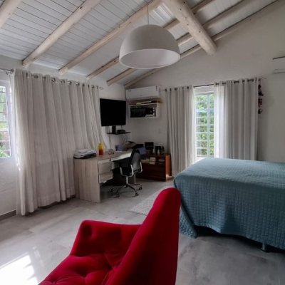 Casa Residencial com 412m², 6 quartos (sendo 6 suítes), 4 garagens, no bairro Ponta Das Canas em Florianópolis