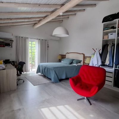 Casa Residencial com 412m², 6 quartos (sendo 6 suítes), 4 garagens, no bairro Ponta Das Canas em Florianópolis