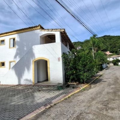 Casa Residencial com 412m², 6 quartos (sendo 6 suítes), 4 garagens, no bairro Ponta Das Canas em Florianópolis