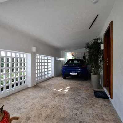 Casa Residencial com 412m², 6 quartos (sendo 6 suítes), 4 garagens, no bairro Ponta Das Canas em Florianópolis