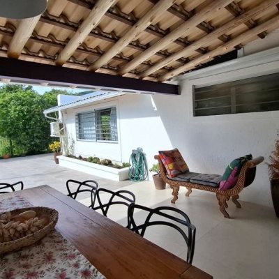 Casa Residencial com 412m², 6 quartos (sendo 6 suítes), 4 garagens, no bairro Ponta Das Canas em Florianópolis