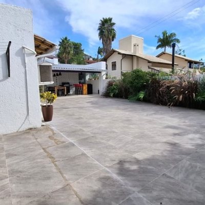 Casa Residencial com 412m², 6 quartos (sendo 6 suítes), 4 garagens, no bairro Ponta Das Canas em Florianópolis